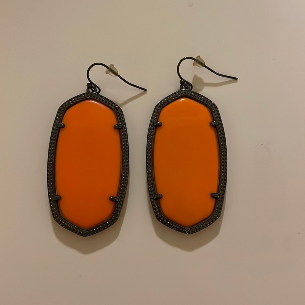 Kendra Scott drop earrings